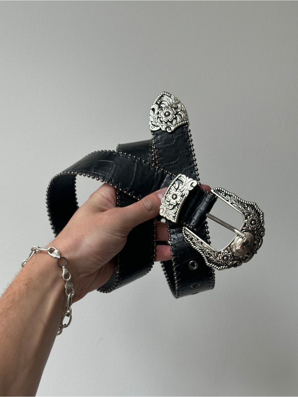 Black Western-Style Men’s Belt with Decorative Silver Buckle